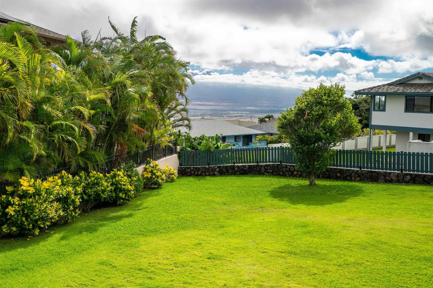 Stunning Single Level Home in Wailuku Heights 3